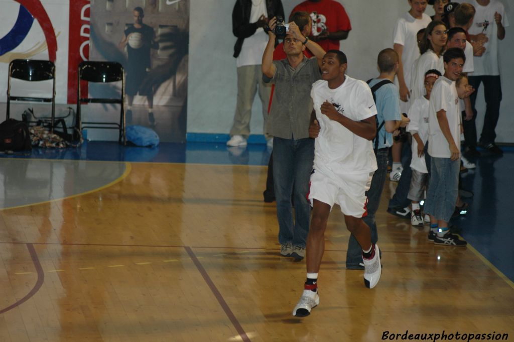 Samedi 8 juillet 2005, salle Jean Dauguet à Bordeaux, basket et amitié avaient rendez-vous. Boris Diaw, ancien basketteur des Jeunes de Saint-Augustin...