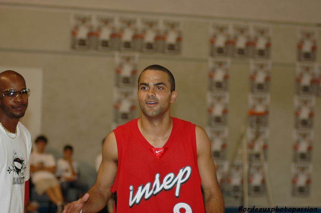 Tony Parker vient remporter un deuxième titre dans le championnat américain. C'est un exploit qui ne l'empêche pas de venir à Bordeaux jouer simplement avec ses potes !