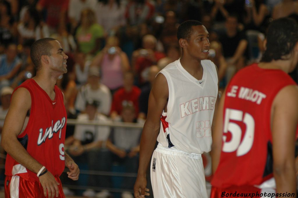 Avec l'association Kemet Basket Ball, Boris Diaw organise des manifestations et des camps consacrés au basket.