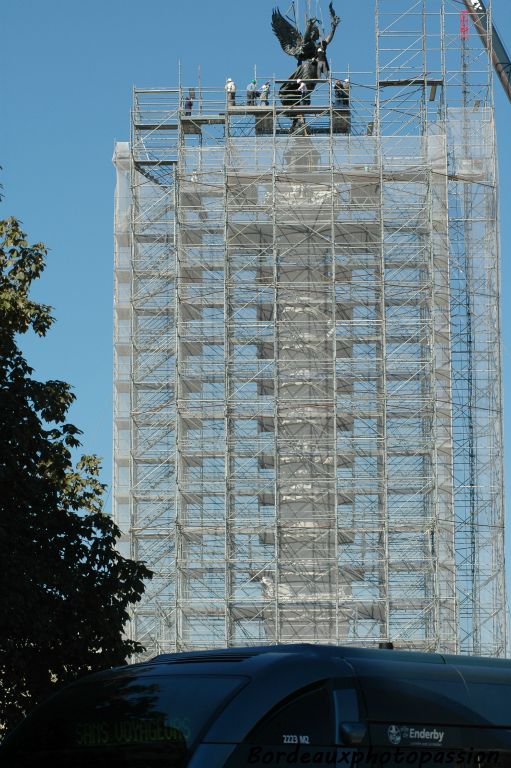 De la-haut, le tramway ressemble à une vulgaire chenille !