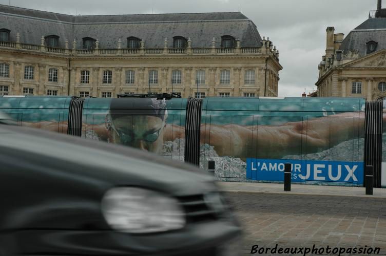 Aucun respect ! Mais cette voiture m'a tordu le nez !