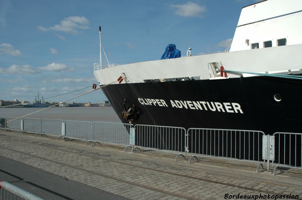 Construit en 1978 pour une compagnie russe, il est devenu Clipper Aventurer pour la compagnie américaine Clipper Cruise Line. Avec ses 100 m de long, il peut embarquer 120 passagers.