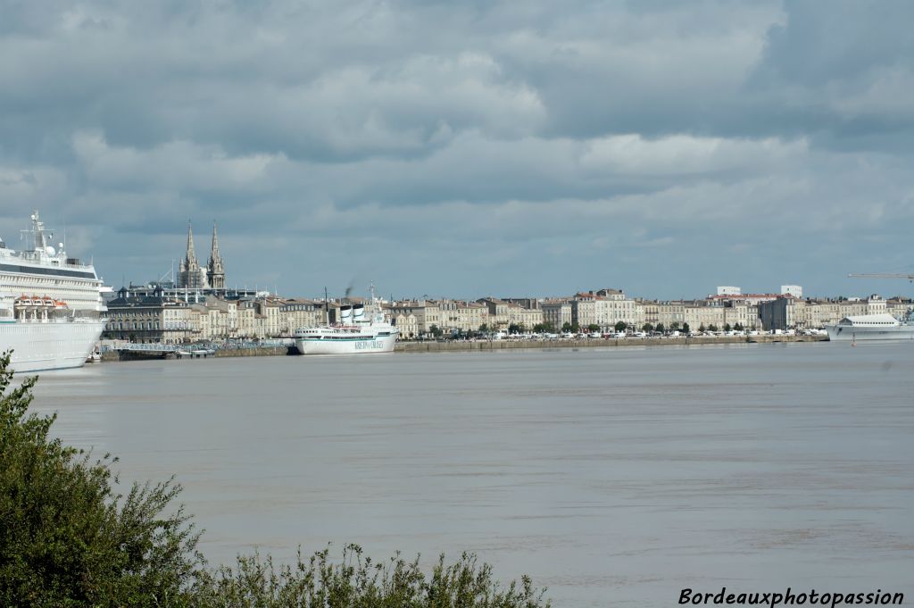 Trois navires en même temps dans le port de Bordeaux. C'est exceptionnel !