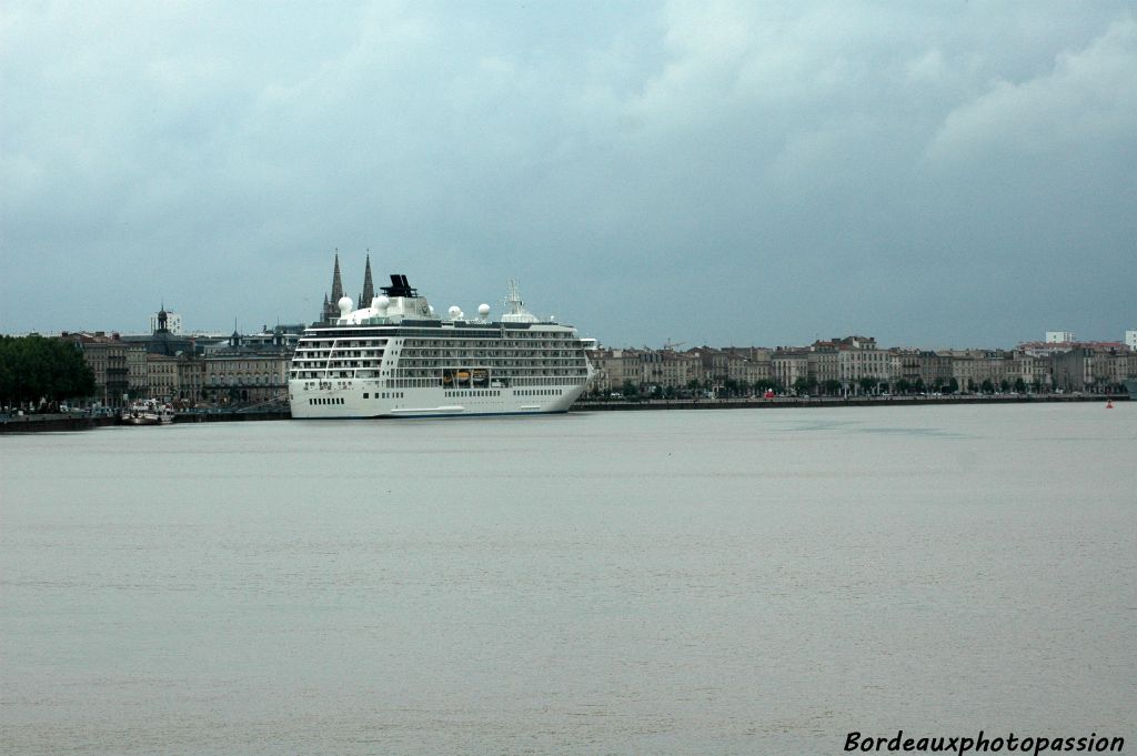 Mai 2007, The World est à quai.