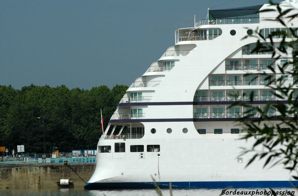 Il est le second paquebot de la flotte Radisson Seven Seas Cruises  basée à Fort Lauderdale en Floride.