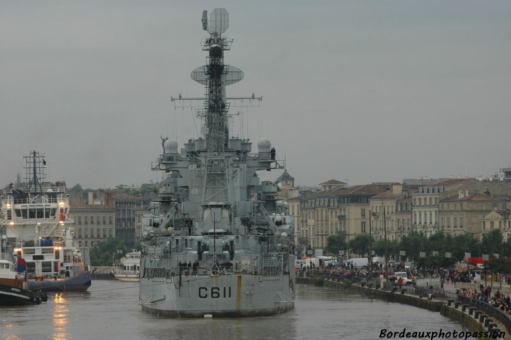 Une certaine effervescence règne sur les quais à ce moment-là.