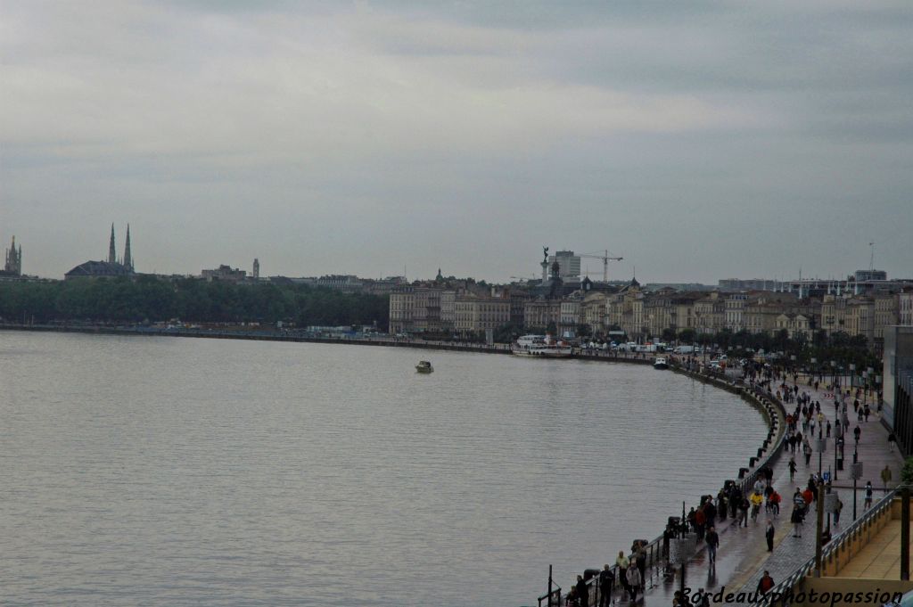 Première vue sur le port sans son croiseur. On s'y était habitué !