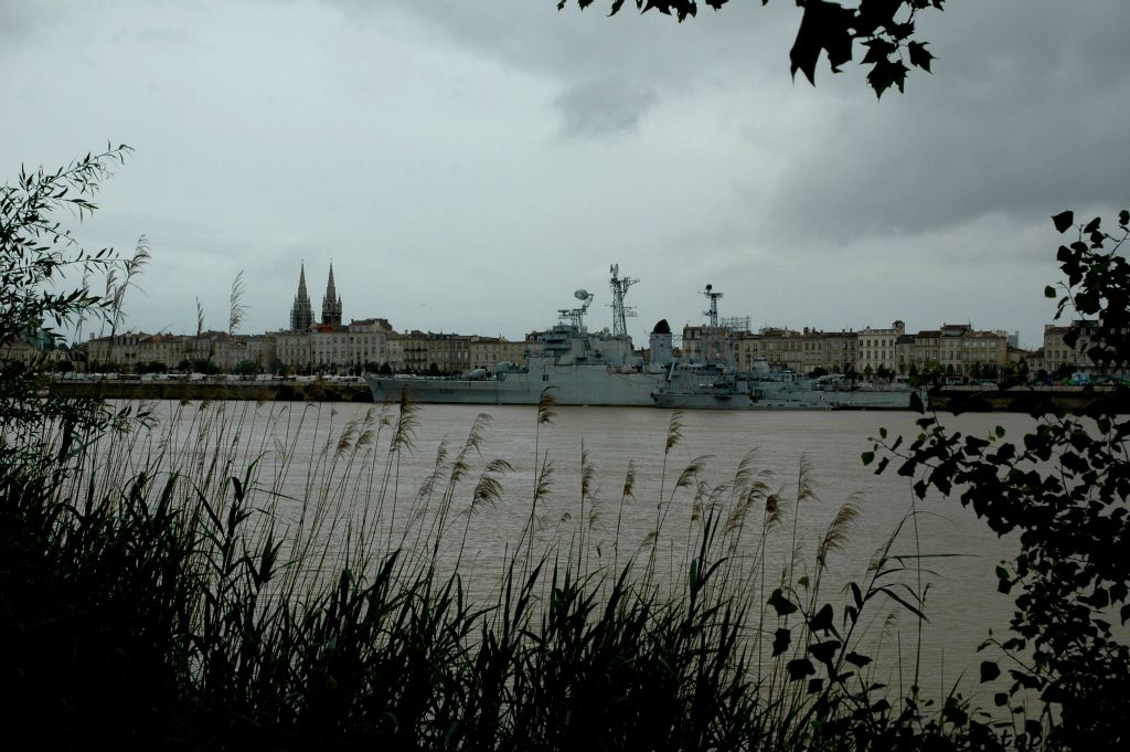 Peut-être dira-t-on : un seul bateau vous manque et tout un port est dépeuplé !