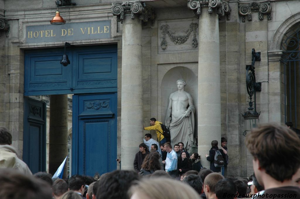 Cet à celui qui sera le mieux placé pour voir... quoi ? qui ?