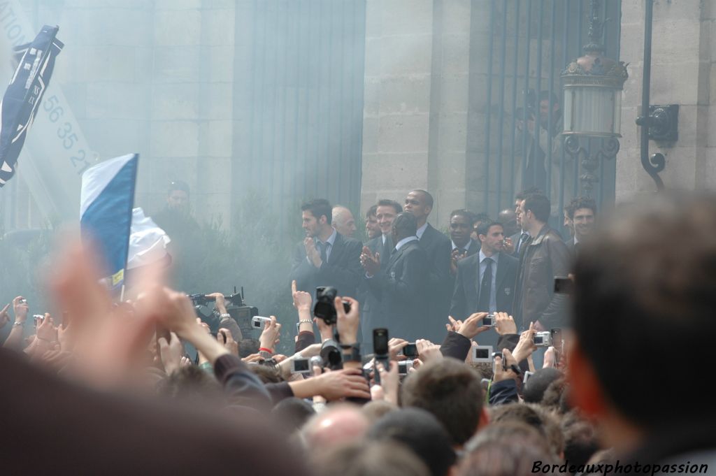 Joueurs et supporters s'applaudissent mutuellement