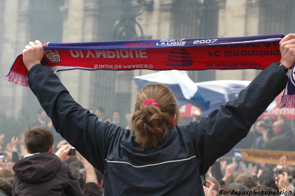 Chacun manifeste sa joie à sa manière.