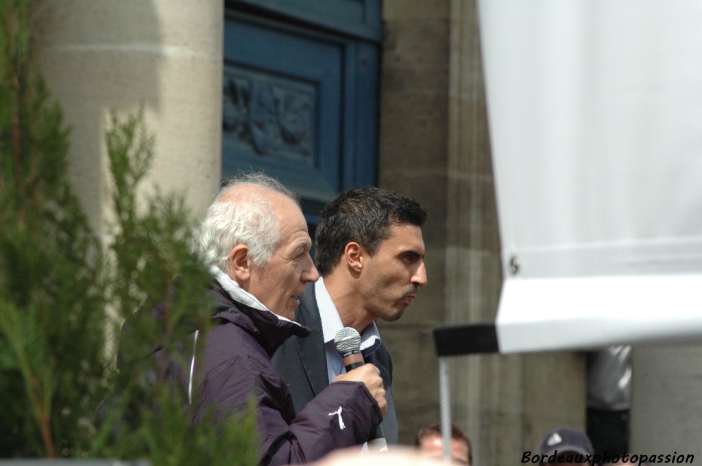 Tous les joueurs vont être présentés au public afin de recevoir l'ovation. David Jemmali.