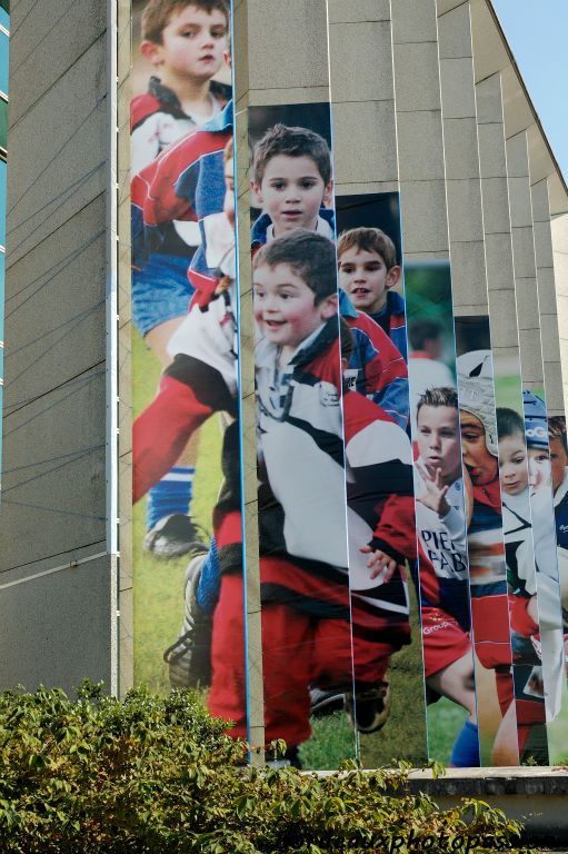 Le Conseil Régional a su habiller sa façade afin d'attirer l'attention des passants mais surtout des nombreux touristes qui passaient devant l'immeuble pour aller au stade.