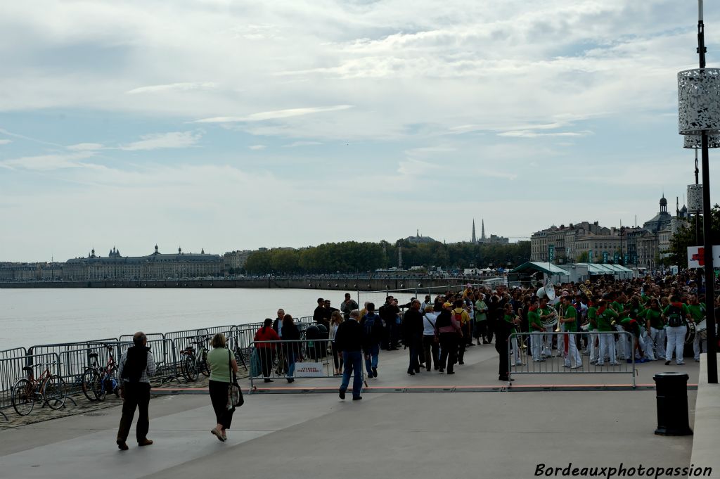 Un peu plus de monde que d'habitude sur les quais mais que se passe-t-il ?