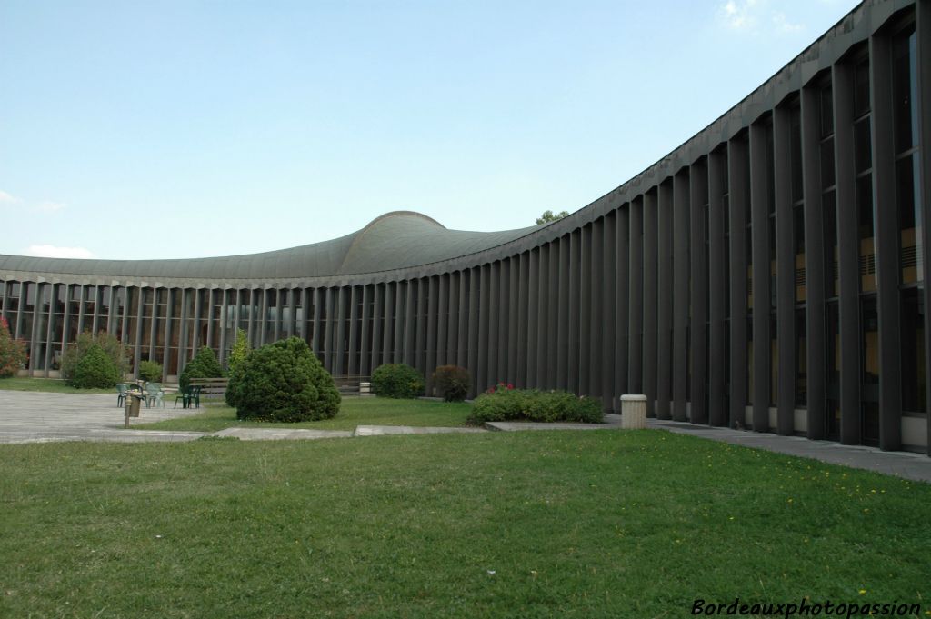 De 1969 à 1972, les plans de l'architecte Guillaume Gillet ont permis la création de bâtiments aux lignes modernes.