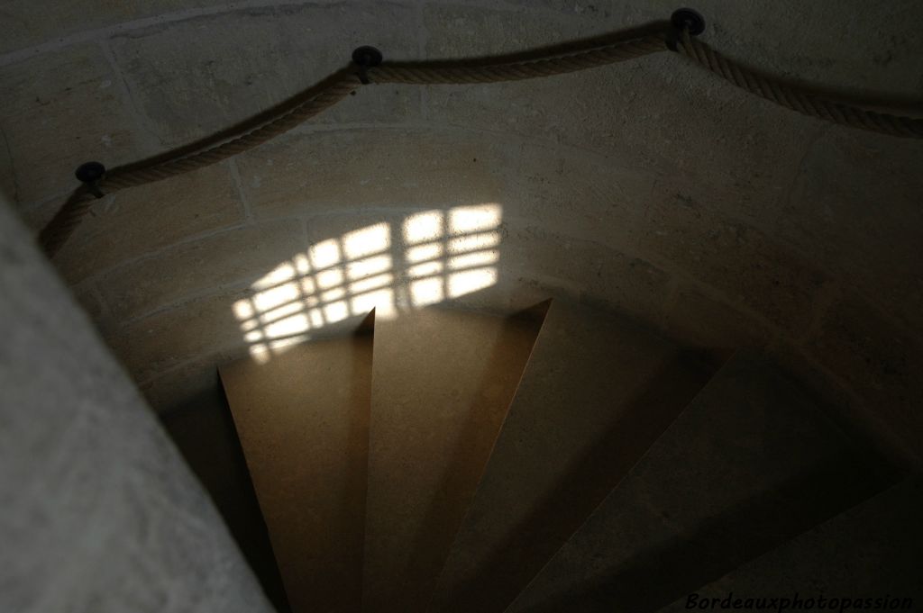 En 1835, le fort est rasé et une prison plus moderne est construite. Elle sera utilisée jusqu'en 1967, date de la construction le la prison de Gradignan.