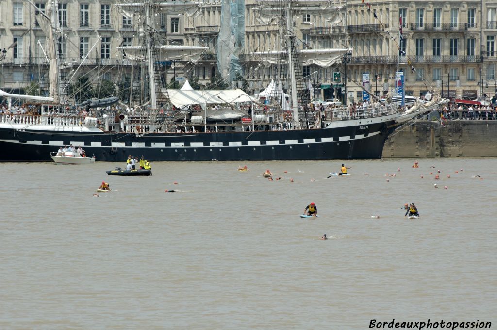 Oui les eaux de la Garonne sont propres et on peut même y nager.