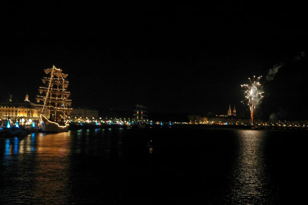 Deux feux d'artifice donneront à la Garonne et à ses bateaux une note encore plus festive.