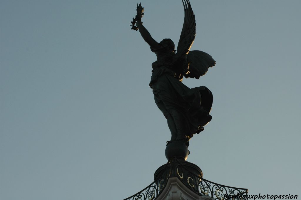 La "Liberté ailée brisant ses chaînes" a vu évoluer la ville depuis 1893.