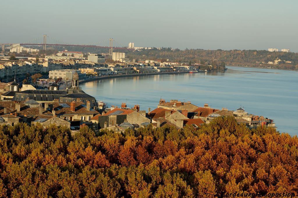 Le croiseur Colbert, qui a servi pendant 14 ans de musée, a quitté les quais bordelais. Mais pas le moindre bateau en vue. Bordeaux fut pourtant au XVIIIe siècle le 2e port mondial !