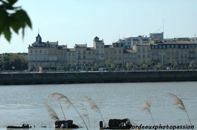 La façade du quai des Chartrons.