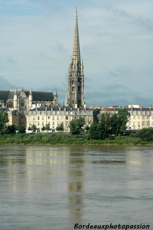 La flèche est visible de partout.