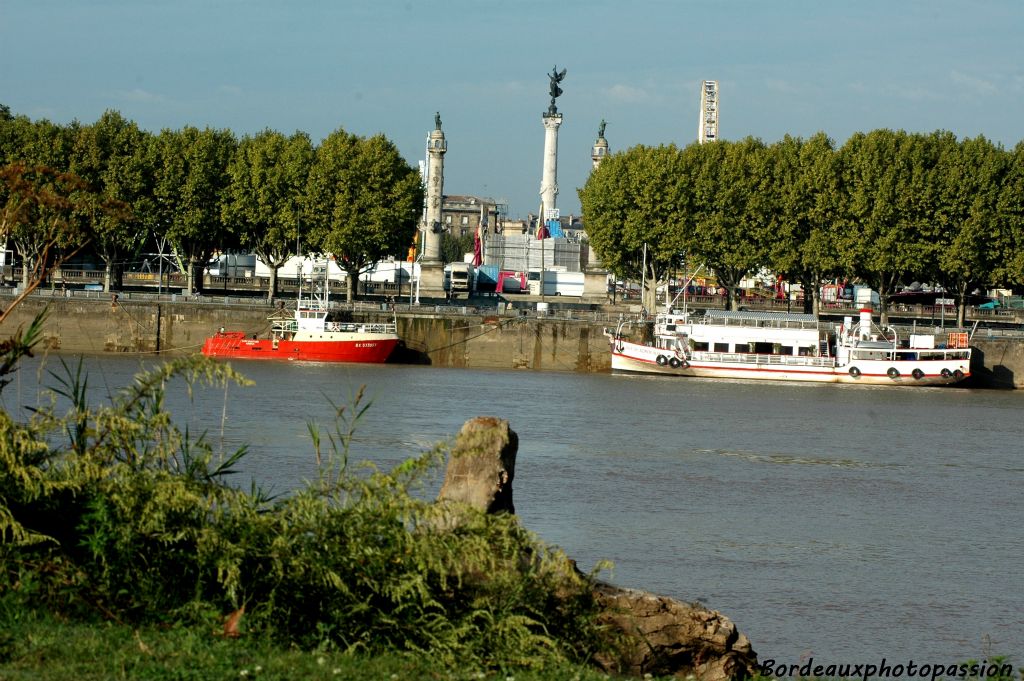 C'est bien de la rive droite aussi que l'on perçoit le plus le phénomène des marées.