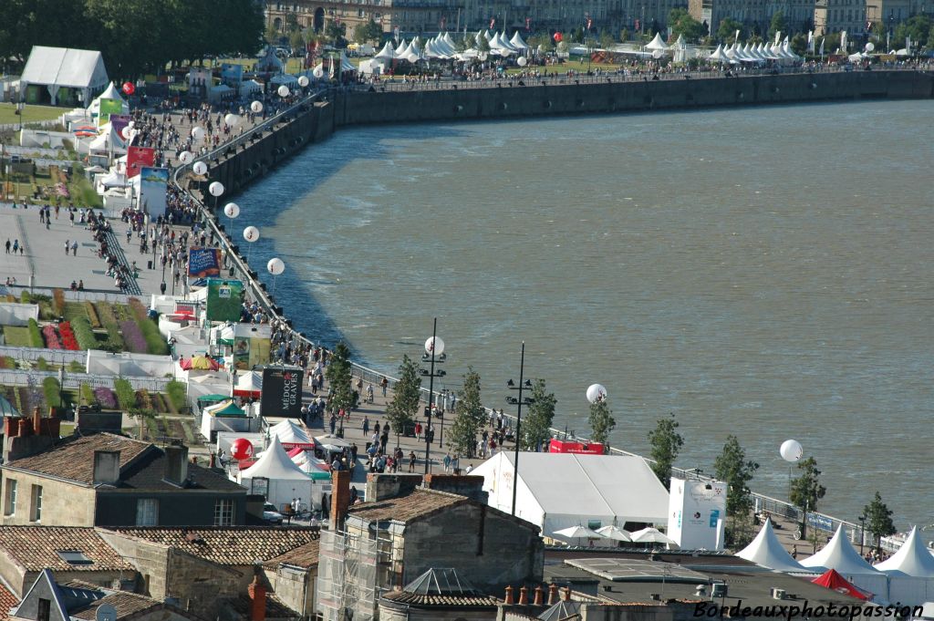 La fête du vin c'est 450 000 visiteurs venant de France mais aussi de plus en plus de l'étranger.