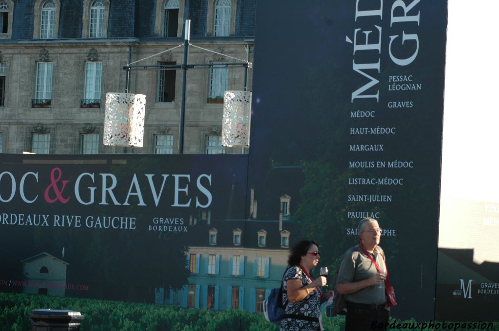 Quel bonheur de pouvoir déguster un bon vin au pied des bâtiments du XVIIIe siècle et tout en contemplant la Garonne.