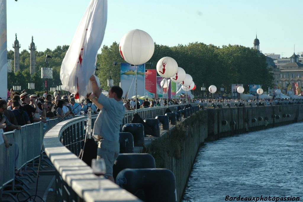 Le record d'affluence a été largement battu... le bouche à oreille et la notoriété de la ville de Bordeaux et du bordeaux y est certainement pour quelque chose.