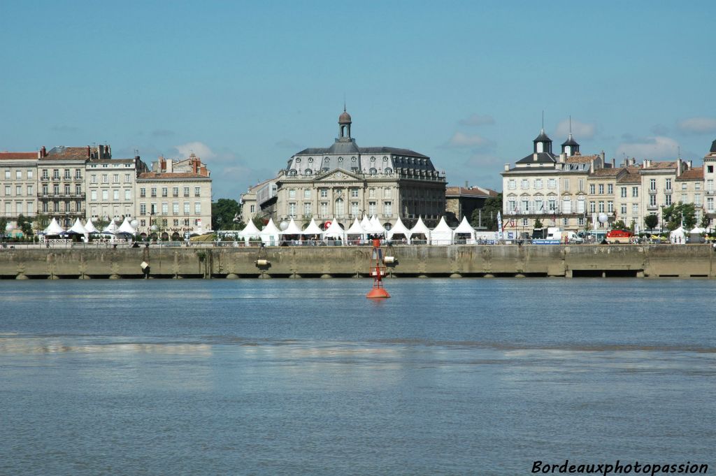 Quatre jours de soleil du 26 au 29 juin 2008. Heureusement des dizaines de tentes avaient été dressées pour abriter les visiteurs.