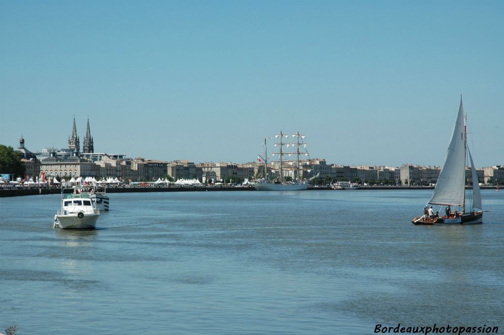 Une régate pendant 4 jours exceptionnellement à Bordeaux. C'est la route Maritime du Vin des Pays de l'Atlantique qui créé l'événement.