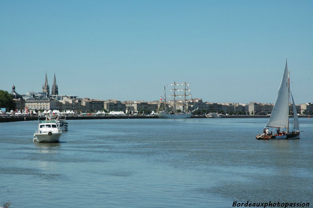 Une régate pendant 4 jours exceptionnellement à Bordeaux. C'est la route Maritime du Vin des Pays de l'Atlantique qui créé l'événement.