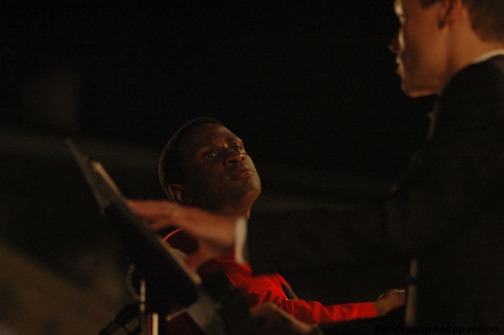 Kwamé Ryan et l'orchestre national de Bordeaux Aquitaine ont bien lancé la soirée... Place au feu d'artifice sur le fleuve.