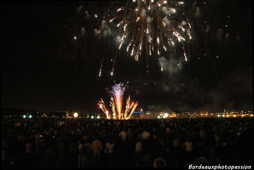 Les quatre feux d'artifice tirés chaque soir auront pour thème les quatre saisons de la vigne et du vin.