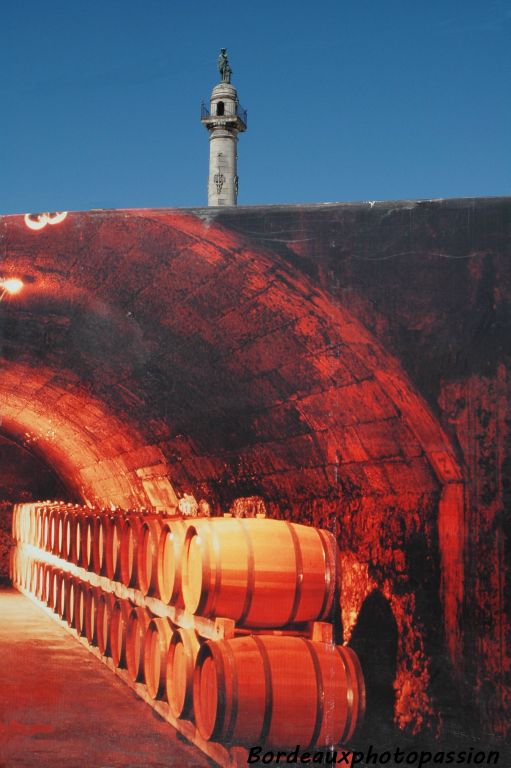 Bordeaux doit tout à la pierre. C'est la même qui a servi à la construction des ses principaux monuments (ici les colonnes rostrales) ainsi qu'aux nombreuses caves qui ont permis une bonne conservation des vins.