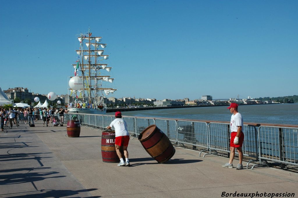 Quelques minutes de repos et c'est une deuxième prestation près du trois-mâts Cuauhtémoc.