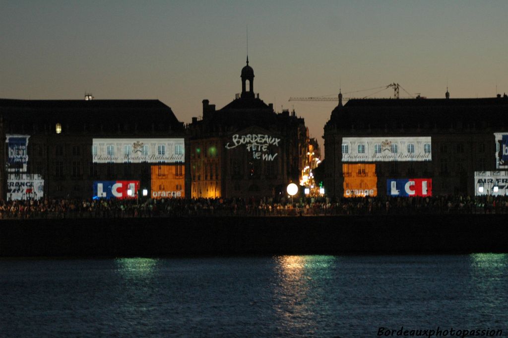 Ce sont 25 minutes de projection géantes d'images animées en hommage au vin de Bordeaux.