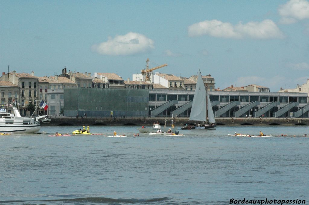 2e édition de la traversée de Bordeaux à la nage, une épreuve abandonnée en 1951 et reprise avec succès par les Girondins de Bordeaux natation.