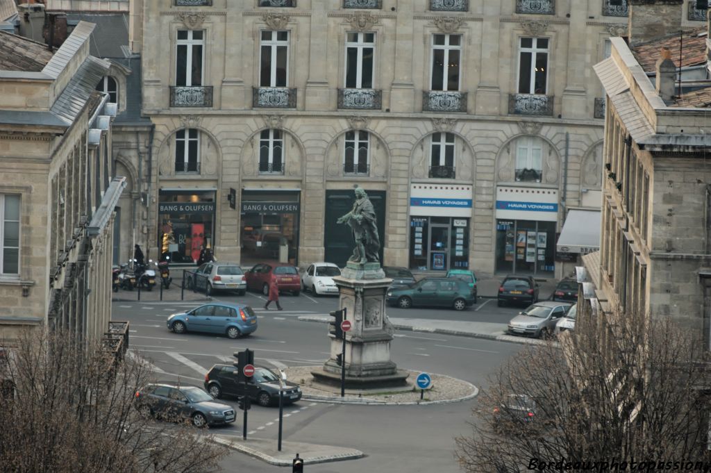 L'intendant Louis-Urbain Aubert de Tourny (1695-1760) a vraiment transformé Bordeaux. Il a bien mérité une statue au bout des allées qui portent son nom.