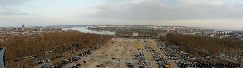 Vue panoramique sur la place des Quinconces.