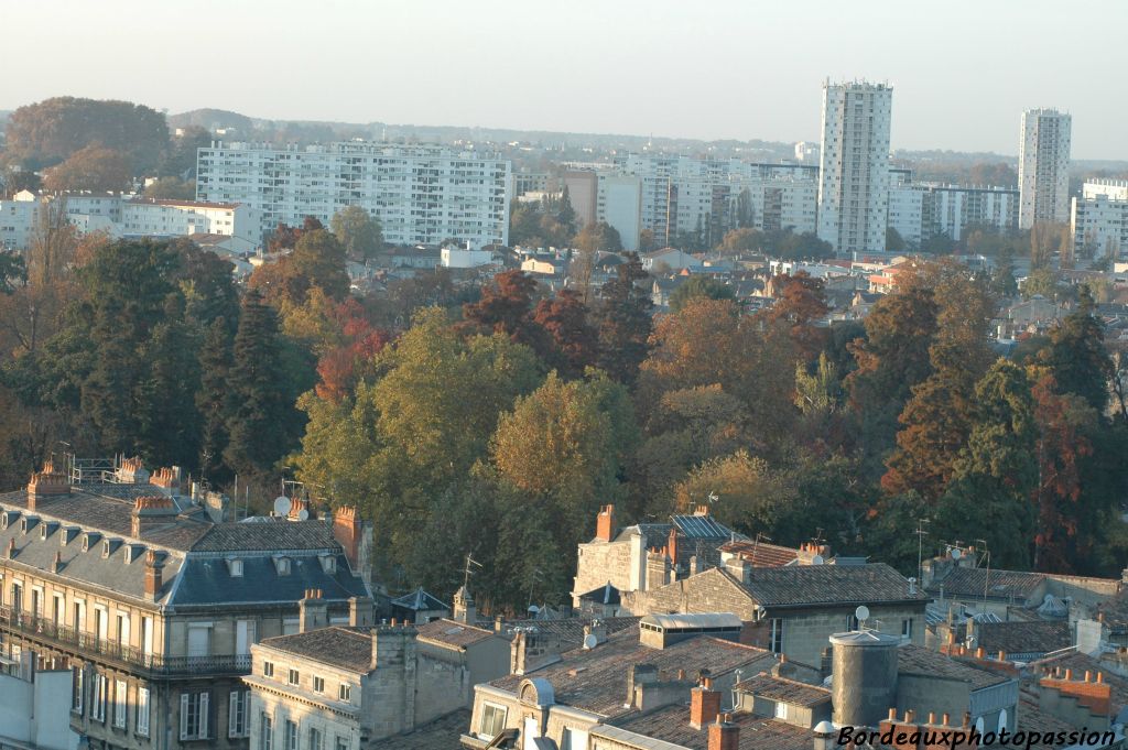 Au fil des siècles, l'urbanisation a encerclé les 10 hectares de nature : jardin à la française à l'origine, il devient lieu de rencontre sous la Révolution puis champ de tir sous Napoléon.