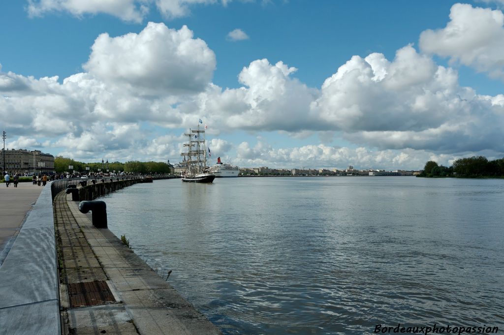 Vendredi 16 mai 2008, Le Belem fait son entrée dans le port de la lune en fin d'après-midi.