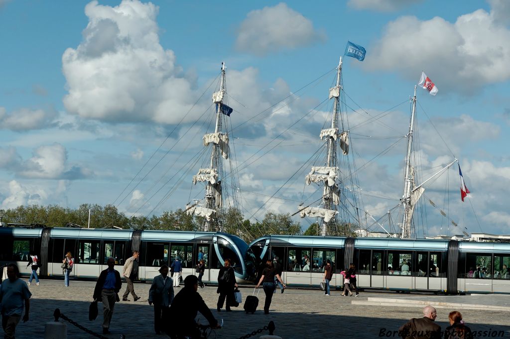 Même si des transports plus modernes ont remplacé la marine à voiles, naviguer sur un trois-mâts est toujours un privilège.