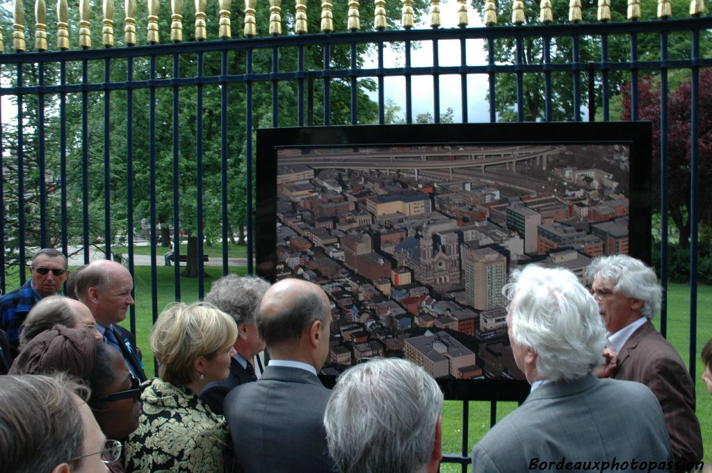 Samedi après-midi, c'est par l'inauguration l'exposition "Québec, une capitale vue du ciel" de l'historien Pierre Lahoud que commencent les festivités. 