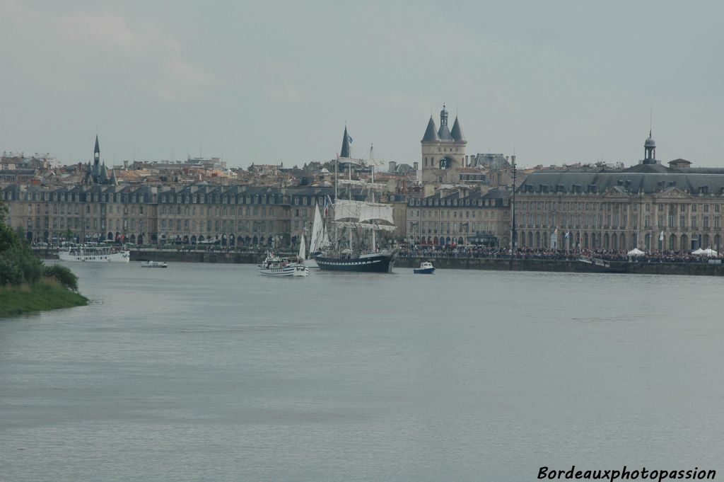 Toutes les bonnes choses ont une fin. C'est l'appareillage du Belem qui commence.