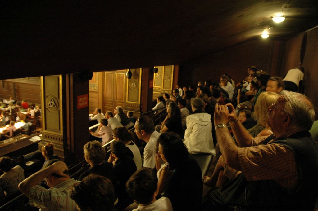 Des parents attentifs, ils sont venus accompagner leur enfant au conseil municipal des enfants.