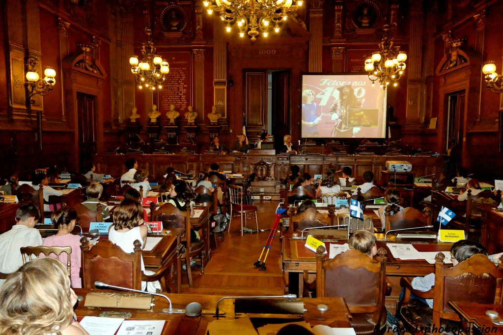 Une visioconférence avec le conseil municipal des enfants de Québec.