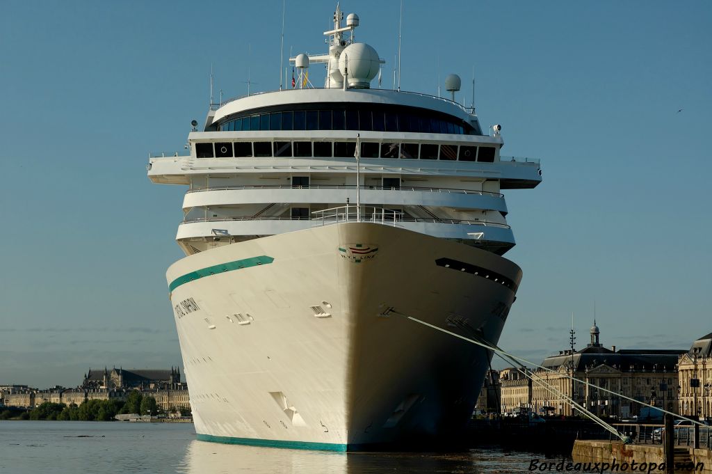 Le Crystal Symphony a été achevé à Turku en 1995 dans les  chantiers finlandais Kvaerner Masa-Yards.