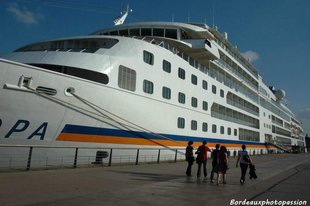 Les passagers de l'Europa ont déboursé entre 5600 et 14 000 euros pour un voyage entre Hambourg et Barcelone via Bordeaux.